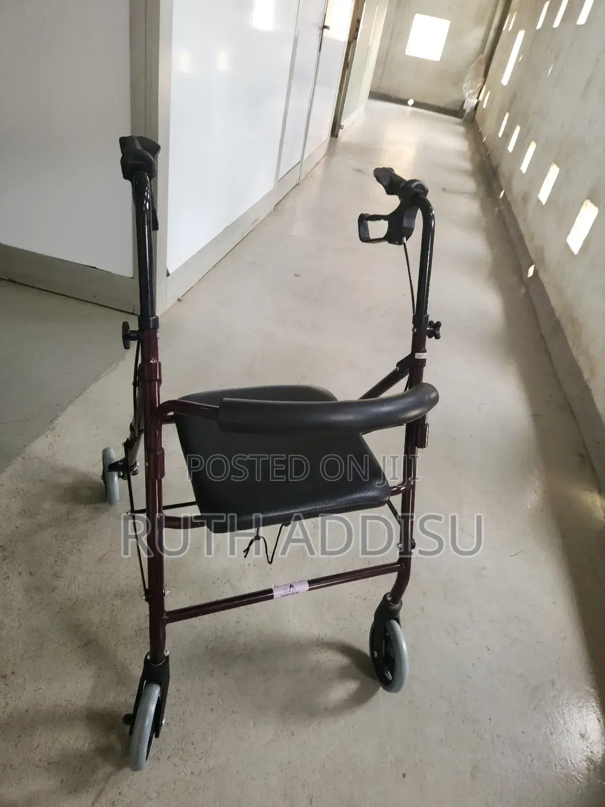 Walker With Seat黨員walker米蘭four Wheel With Seat Walker New
