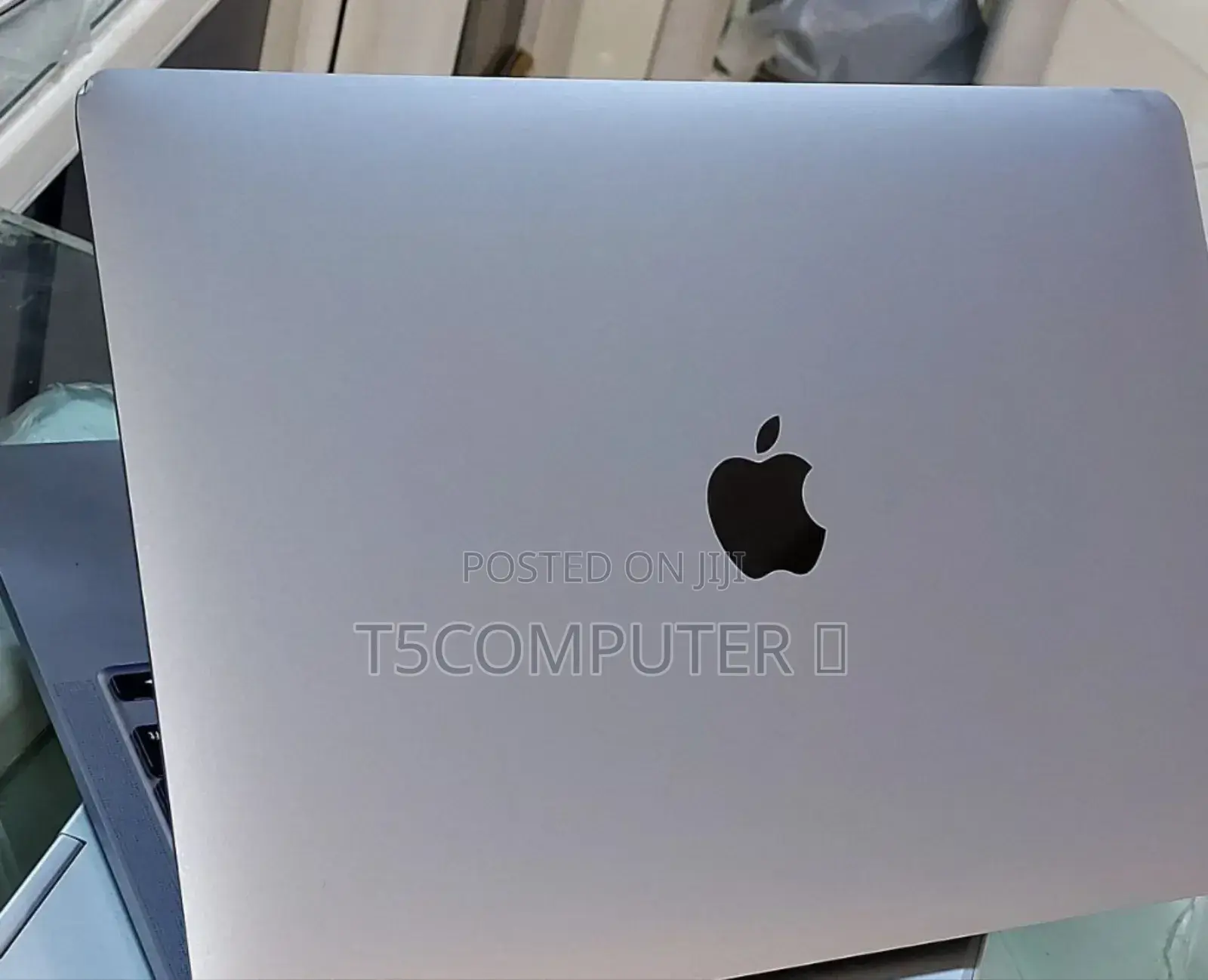 New Laptop Apple MacBook Pro 2022 M2 8GB Apple M2 SSD 512GB