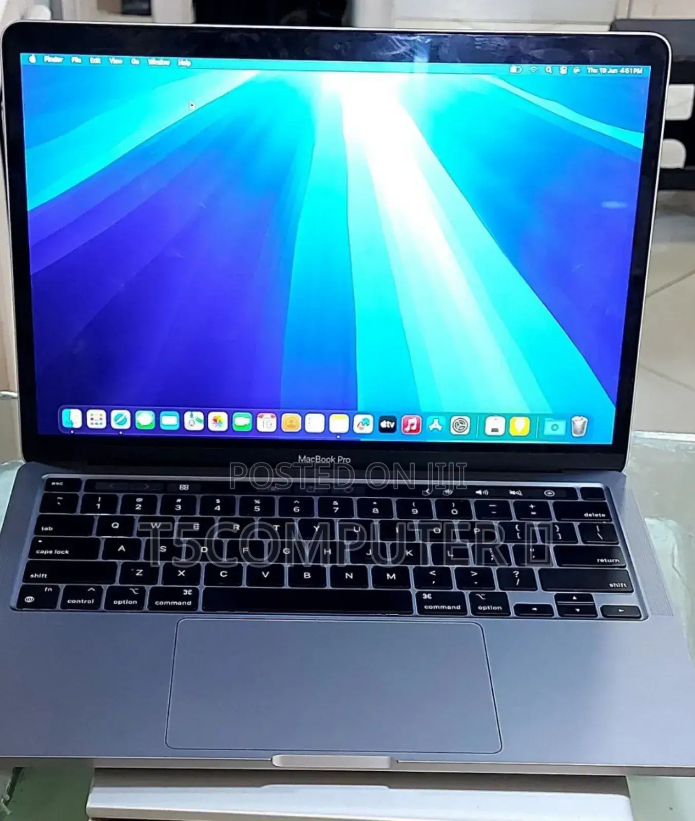 New Laptop Apple MacBook Pro 2022 M2 8GB Apple M2 SSD 512GB