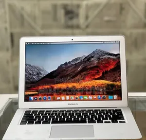 Photo - New Laptop Apple MacBook Pro 2017 8GB Intel Core I7 SSD 256GB