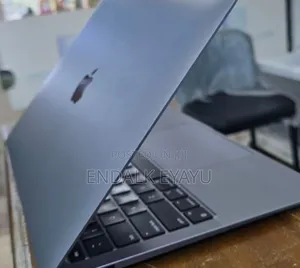 New Laptop Apple MacBook Air 2020 8GB Apple M1 SSD 256GB