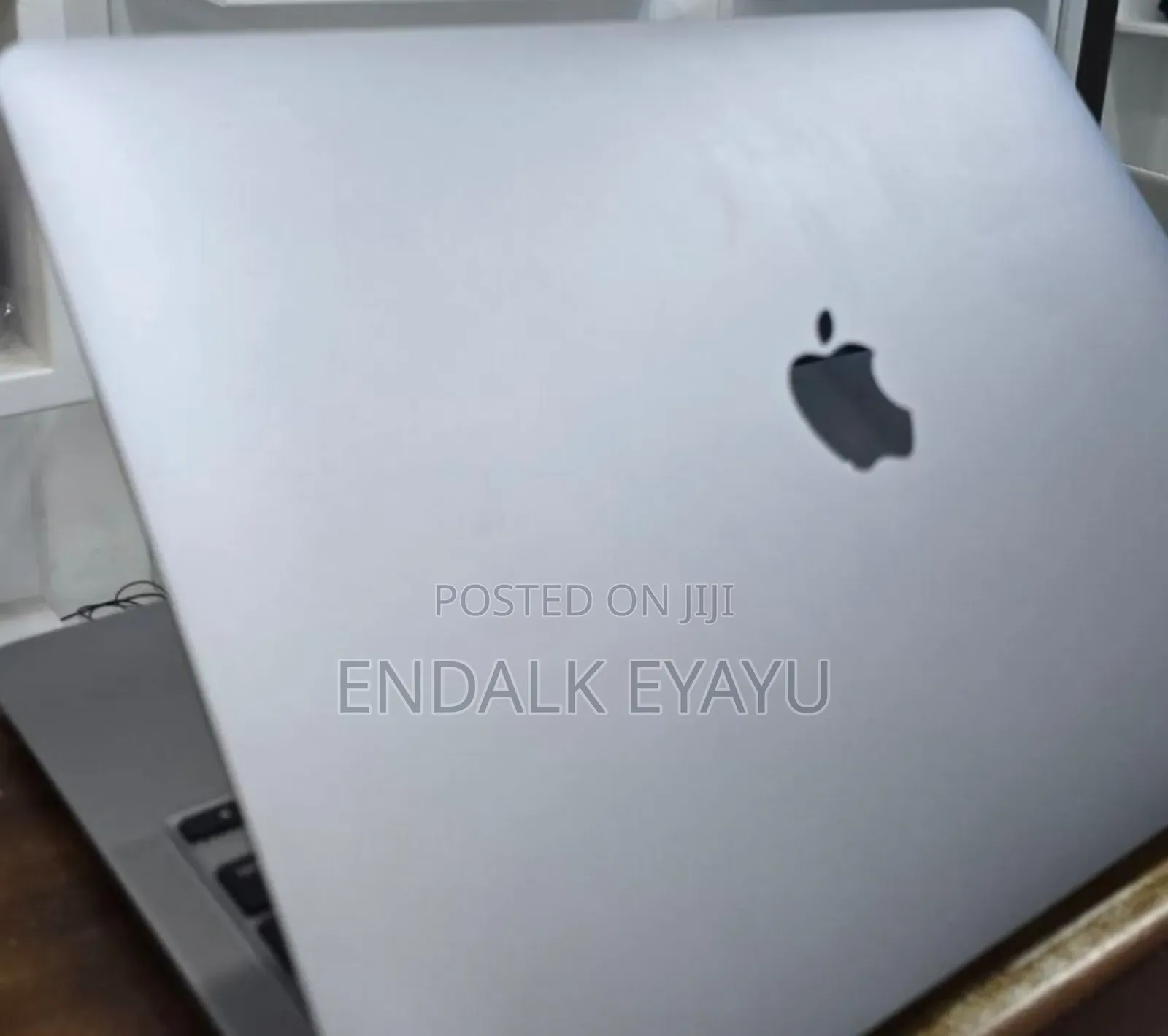 New Laptop Apple MacBook Air 2020 8GB Apple M1 SSD 256GB