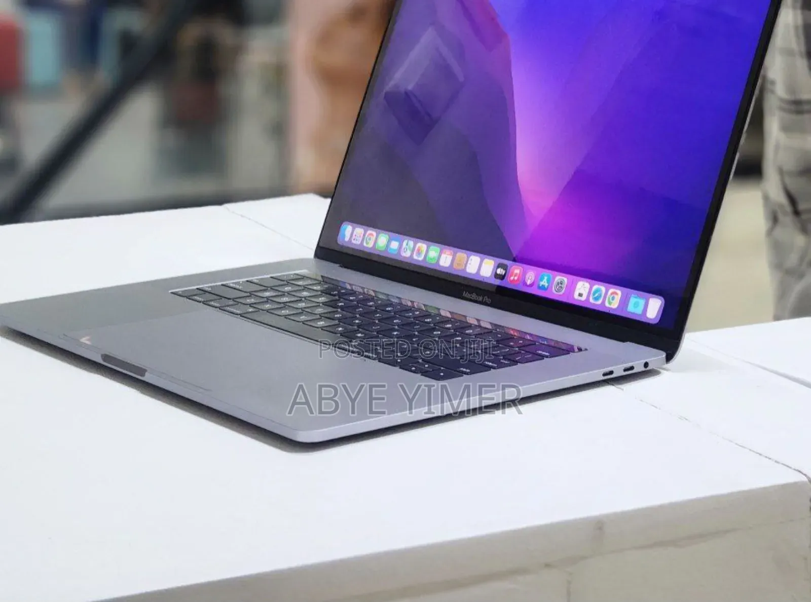 New Laptop Apple MacBook Pro 2016 16GB Intel Core I7 SSD 256GB