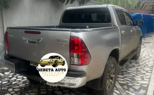 Toyota Hilux 2018 Silver