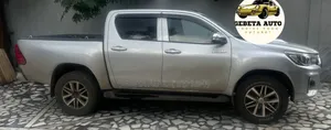 Toyota Hilux 2018 Silver