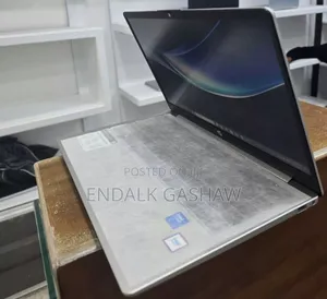 New Laptop HP 14-Dq1088wm 12GB Intel Core I3 SSD 512GB