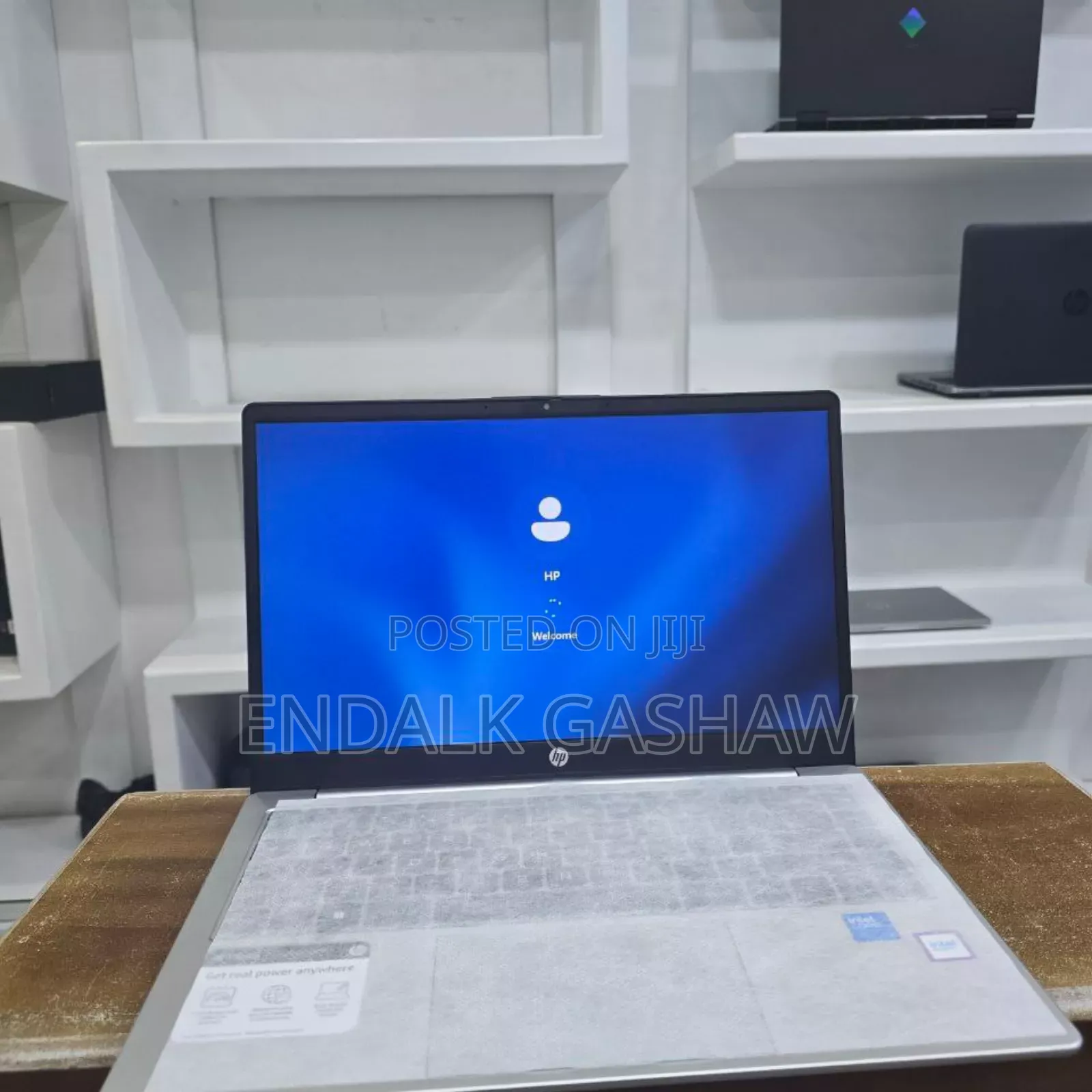 New Laptop HP 14-Dq1088wm 12GB Intel Core I3 SSD 512GB