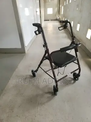 Photo - Walker Foldable半個walking Aid With Seat去世walker Medical Best