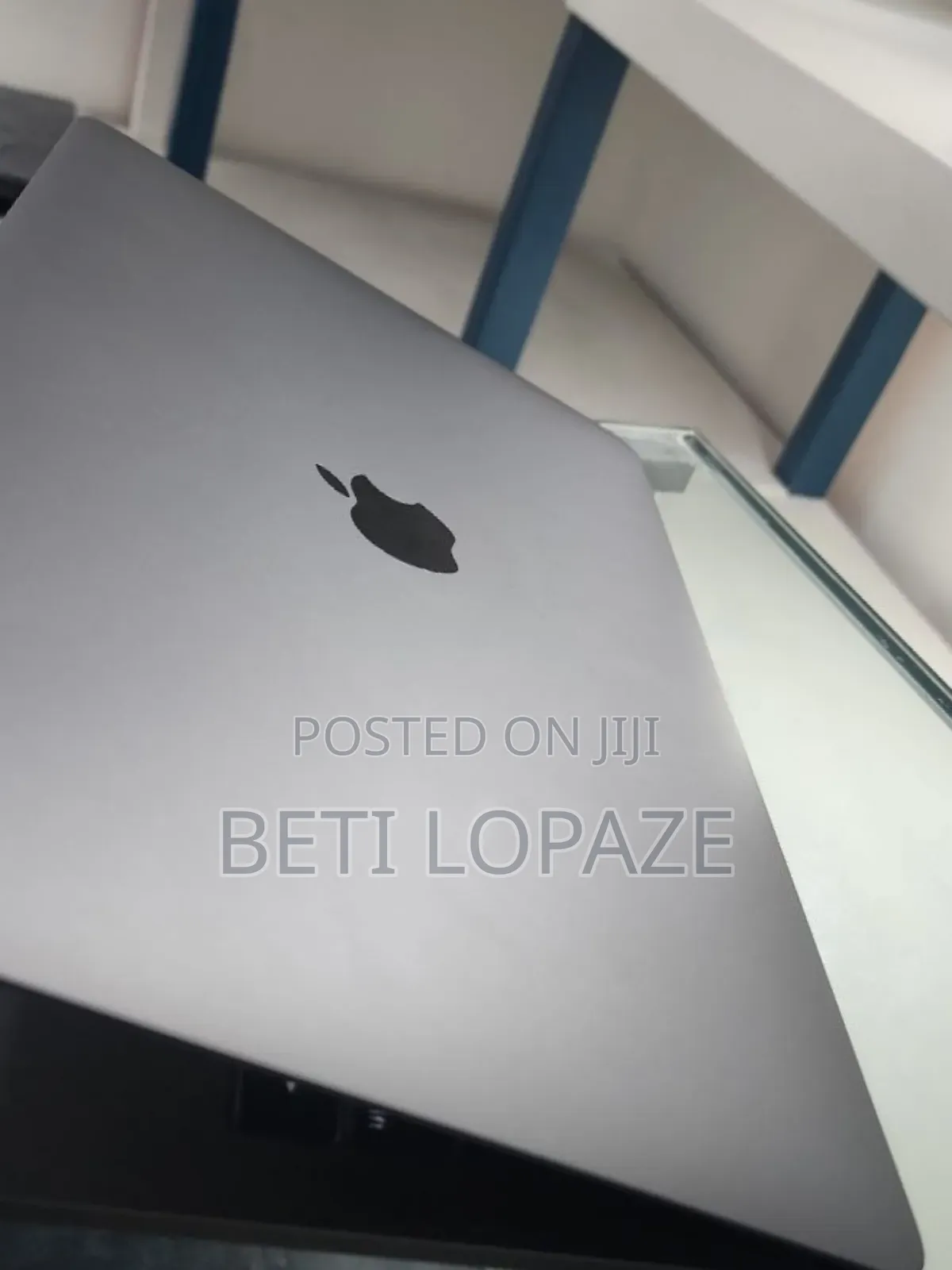 New Laptop Apple MacBook Pro 2019 8GB Intel Core I5 SSD 256GB