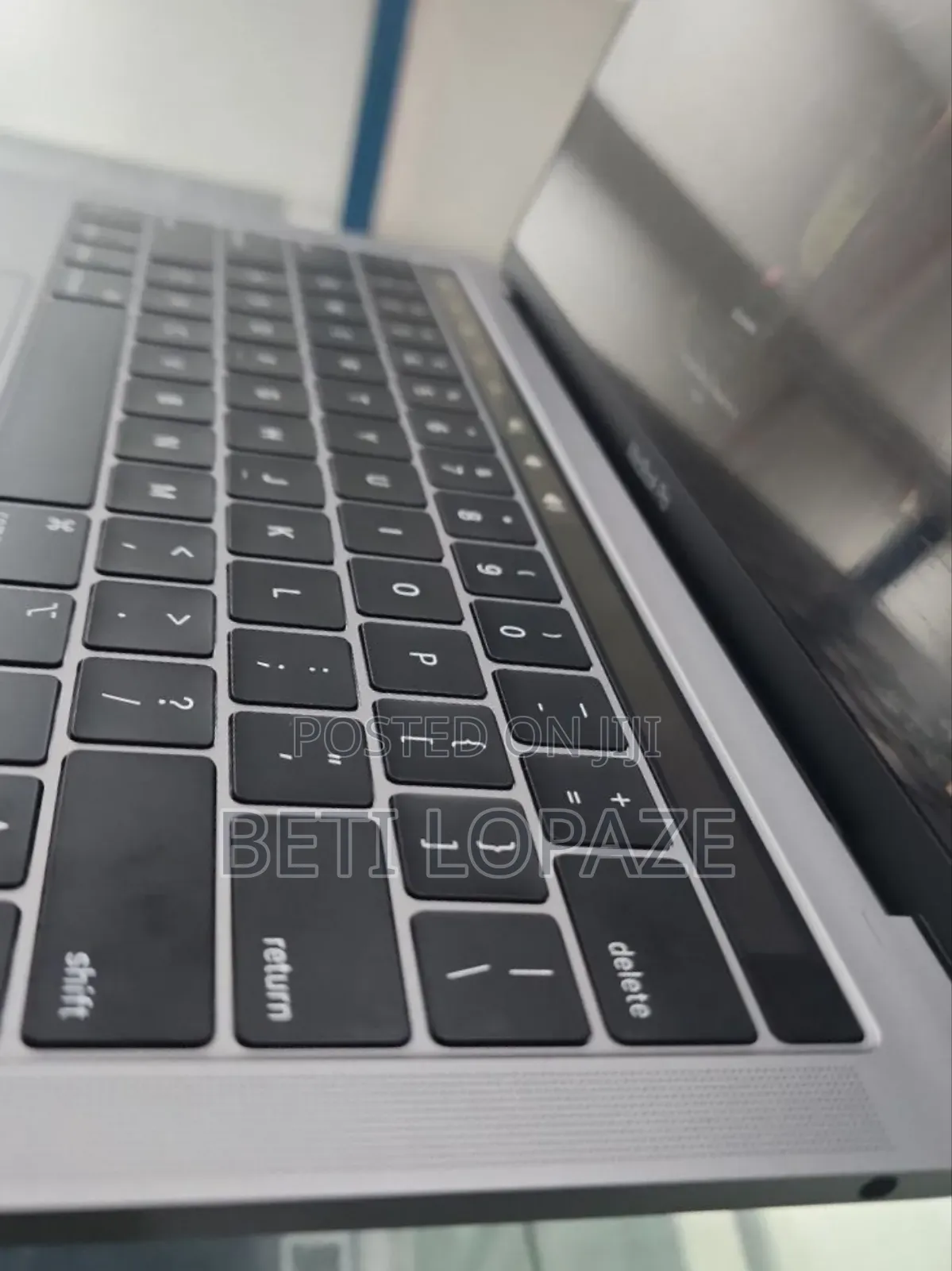 New Laptop Apple MacBook Pro 2019 8GB Intel Core I5 SSD 256GB