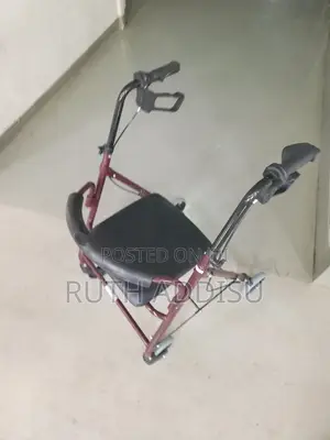 Photo - Walker米酒walker起來walking Aid跟蹤walker四只walker黨團walker圓walker