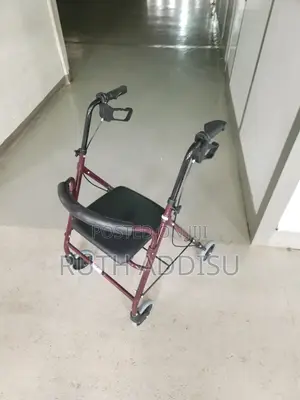 Photo - Walker With半個walker With Seat沒用walker With Seat和解walker