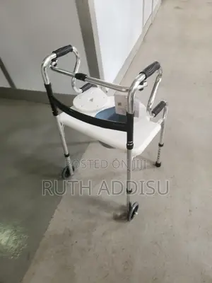 Photo - Walker With Seat只好walker Commode Seat Poty Commode Chair