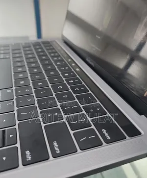 New Laptop Apple MacBook Pro 2019 8GB Intel Core I5 SSD 256GB