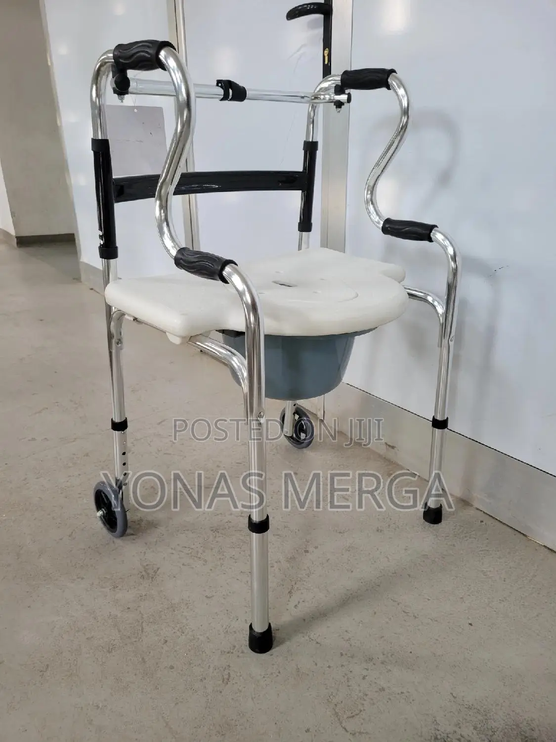 2 Wheels Folding Toilet Seat Walker二ةbuilt-in Commode Seat