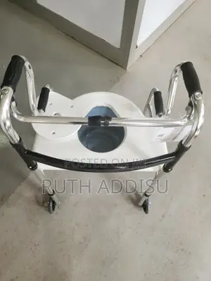 Photo - Commode Chair只有seat Commode Walker瓶口toilet Walker Chair