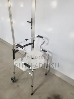 Commode Chair豐厚commode Chair With Walker去玩toilet Chair Walkr