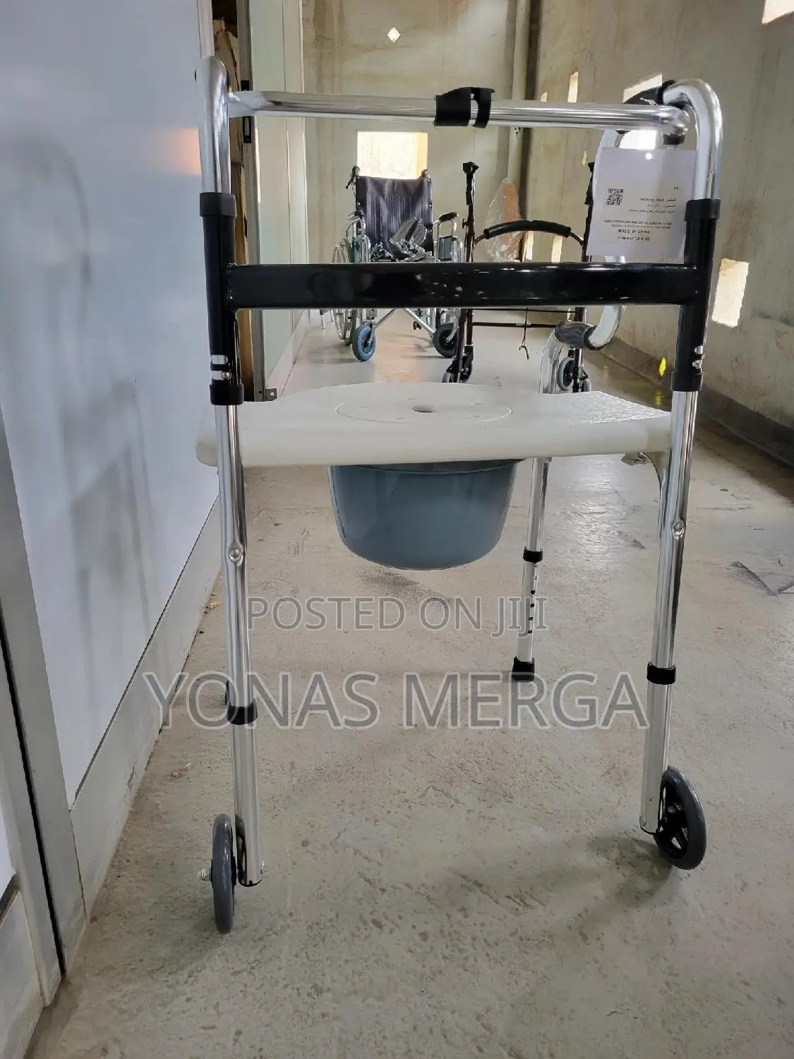 Walker With Toilet Chair٦见walking Frame (Seat Wheels)