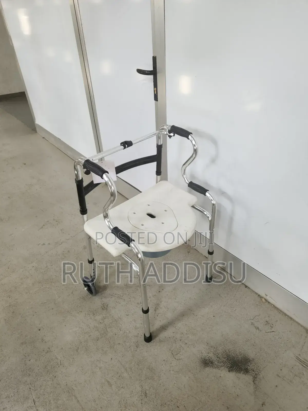 Commode Chair With Wheel Medical Walker Commode Chair New