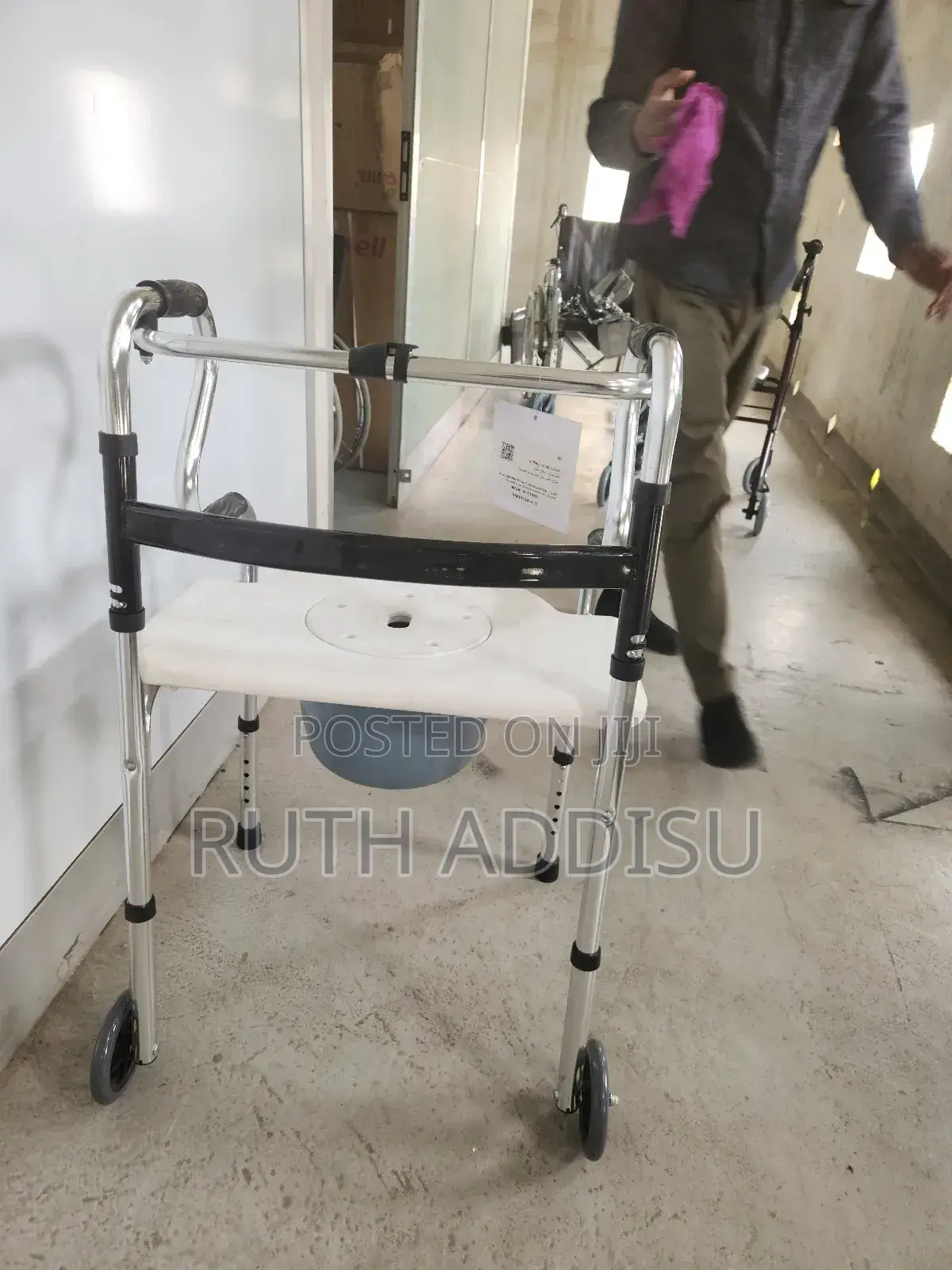 Walker and Popo Versatile 3-in-1 Commode Walker當地walker New