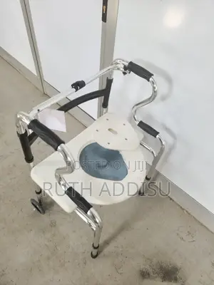 Commode Wheel With Walker Chair跟上3 in 1 Available at Aa