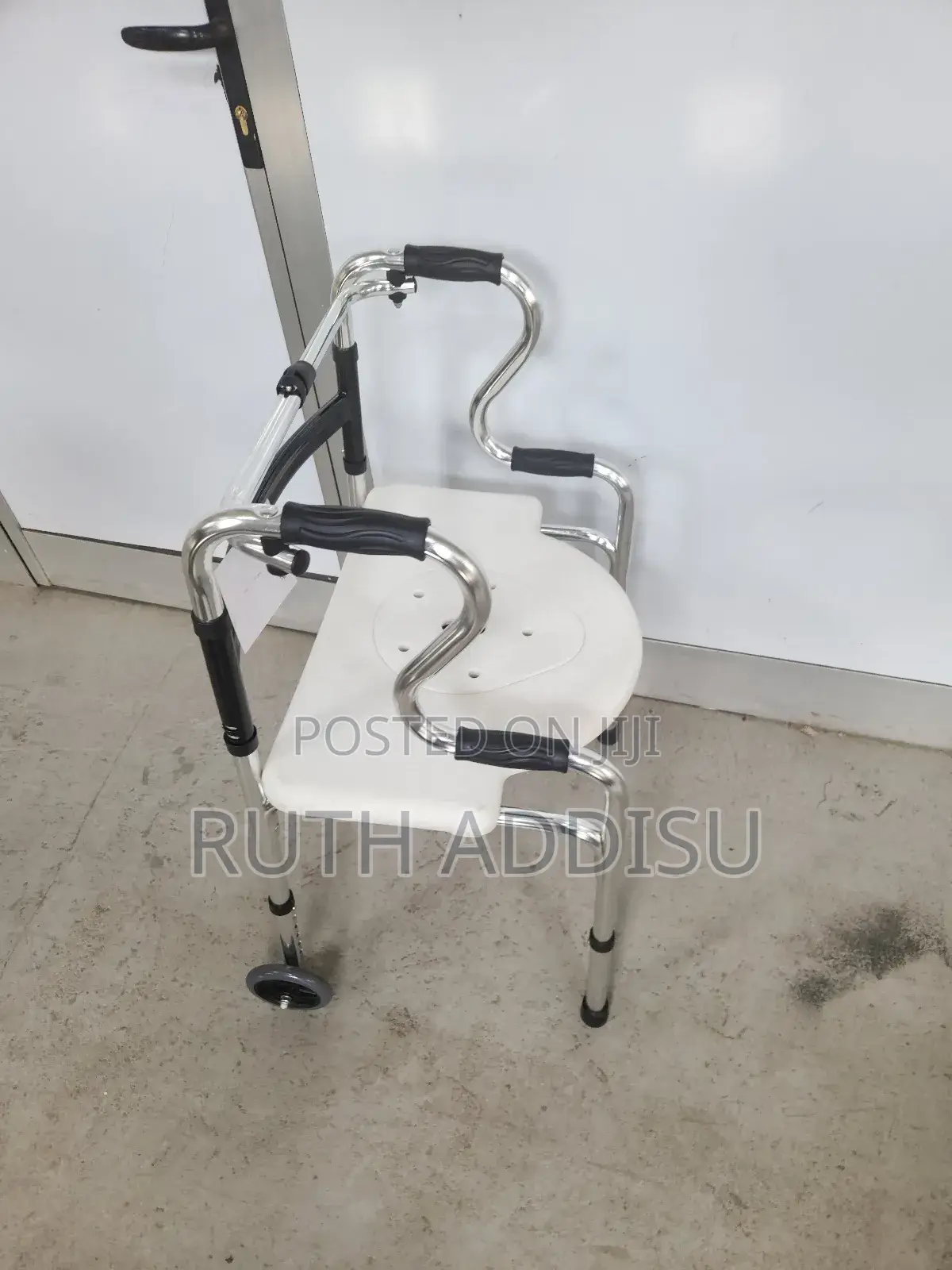 Commode Chair With Wheel Medical Chair With Walker and Toil