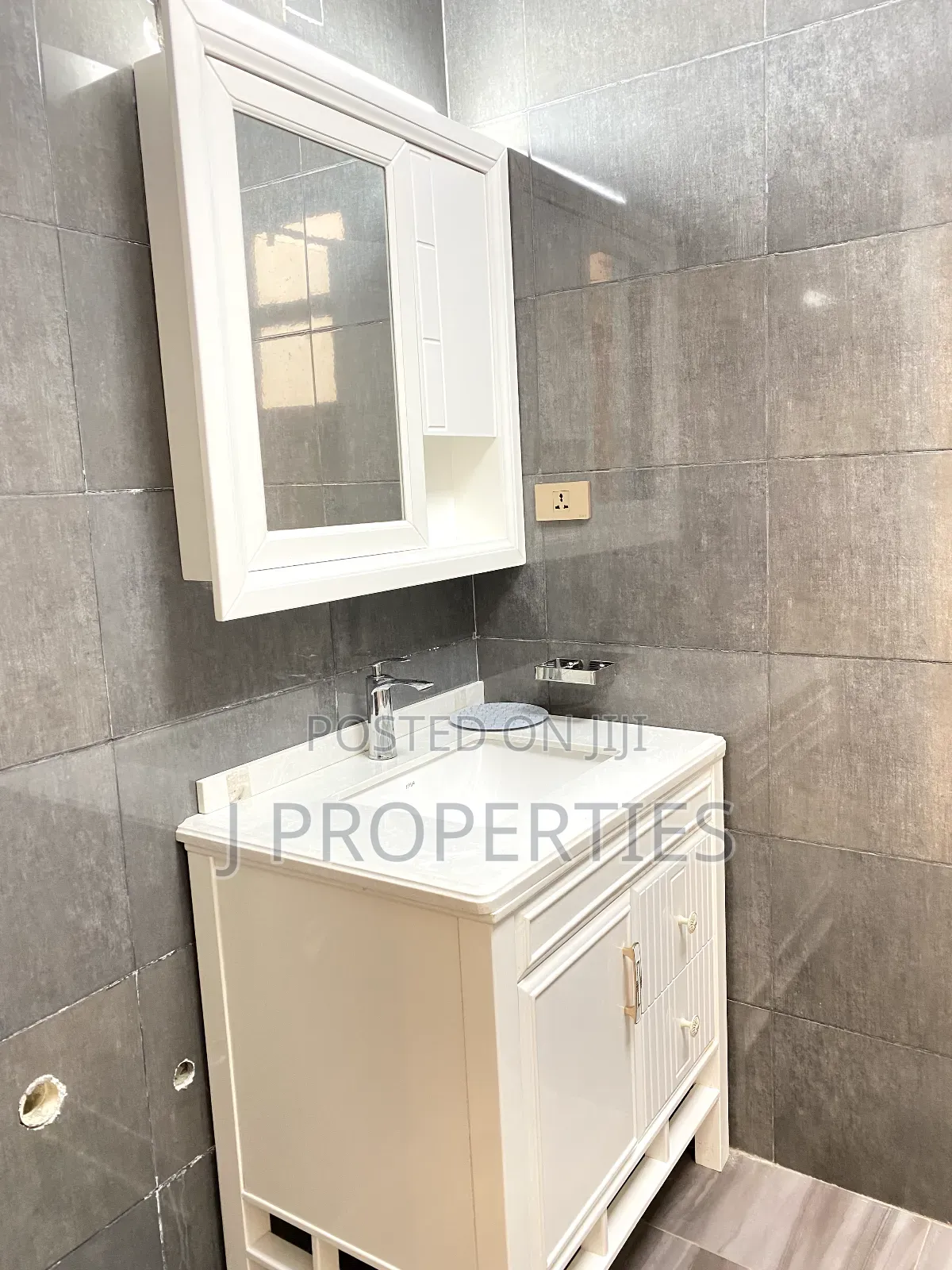 4bdrm Apartment in Kirkos for rent