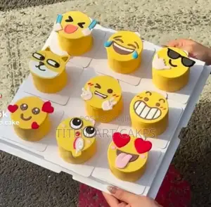 Photo - Mini Emoji Cakes