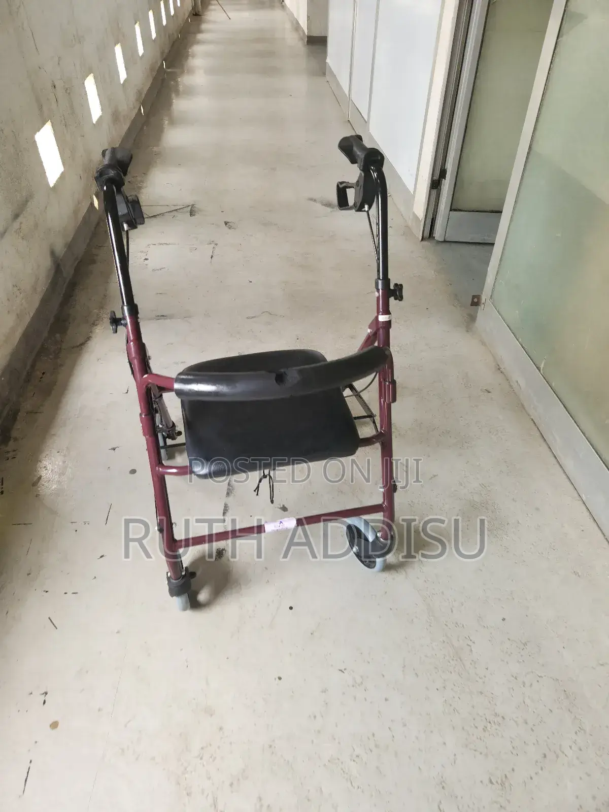 Walker New Walking Aid吃了walker Four Wheels並不foldable Walker
