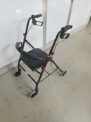 Photo - Walker Four Wheel Medical Walker藥廠walking Aid Walker Best