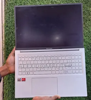 New Laptop Asus VivoBook 15 X505BA 8GB Intel Core I7 SSD 256GB