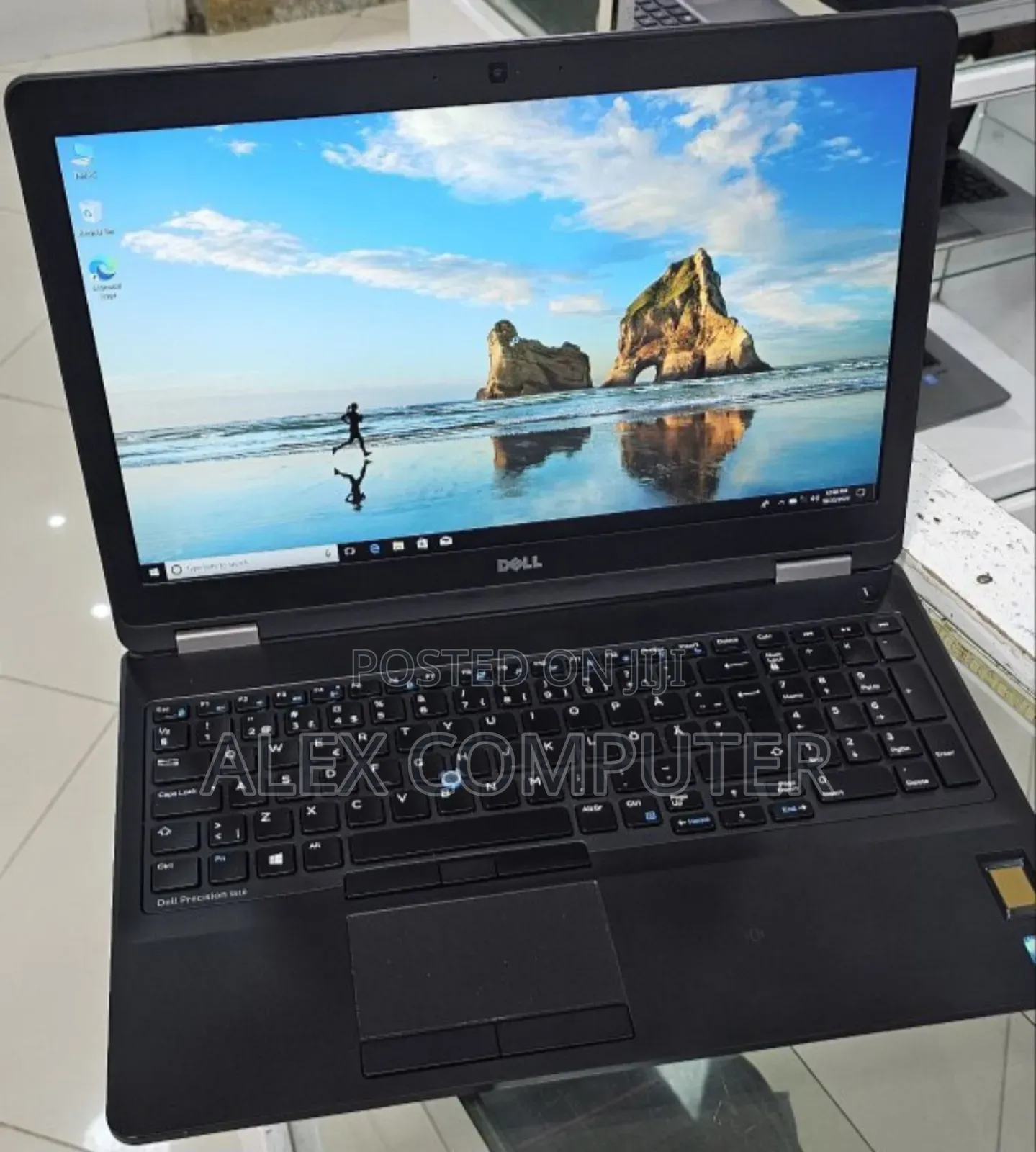 New Laptop Dell Precision 15 3520 8GB Intel Core I7 SSD 512GB