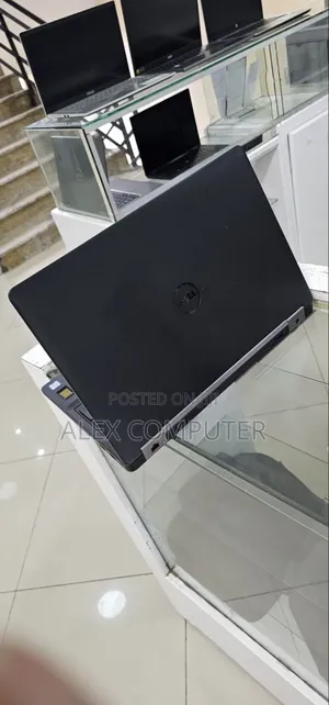 New Laptop Dell Precision 15 3520 8GB Intel Core I7 SSD 512GB