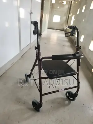 Photo - Walker走出medical Walker並且walker半年medical Walker New Walker