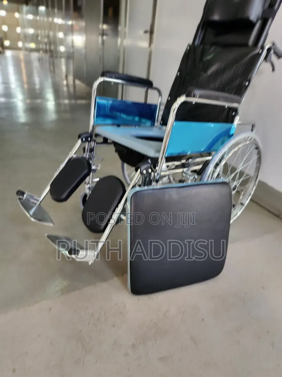 Wheelchair瓶裝wheelchair前面wheelchair當中wheelchair凳上wheelchair