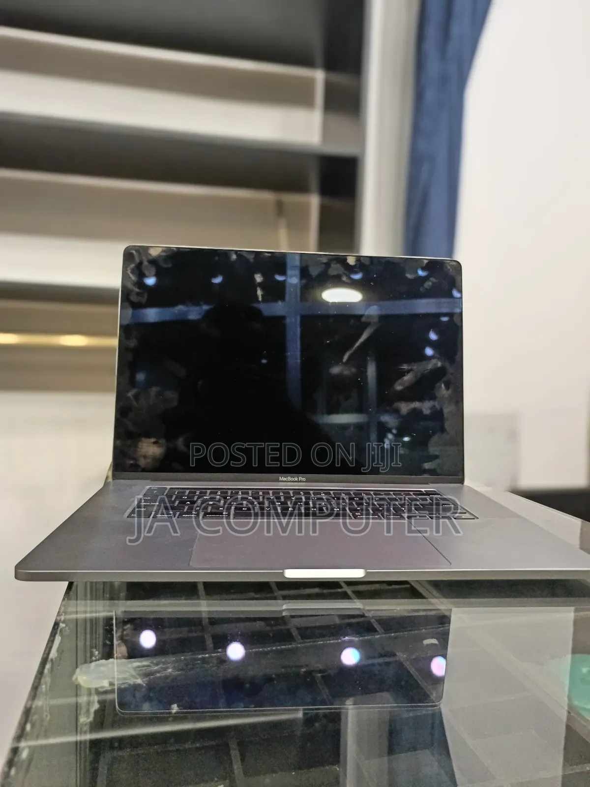 New Laptop Apple MacBook Pro 2019 16GB Intel Core I7 SSD 512GB