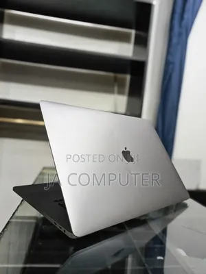 New Laptop Apple MacBook Pro 2019 16GB Intel Core I7 SSD 512GB