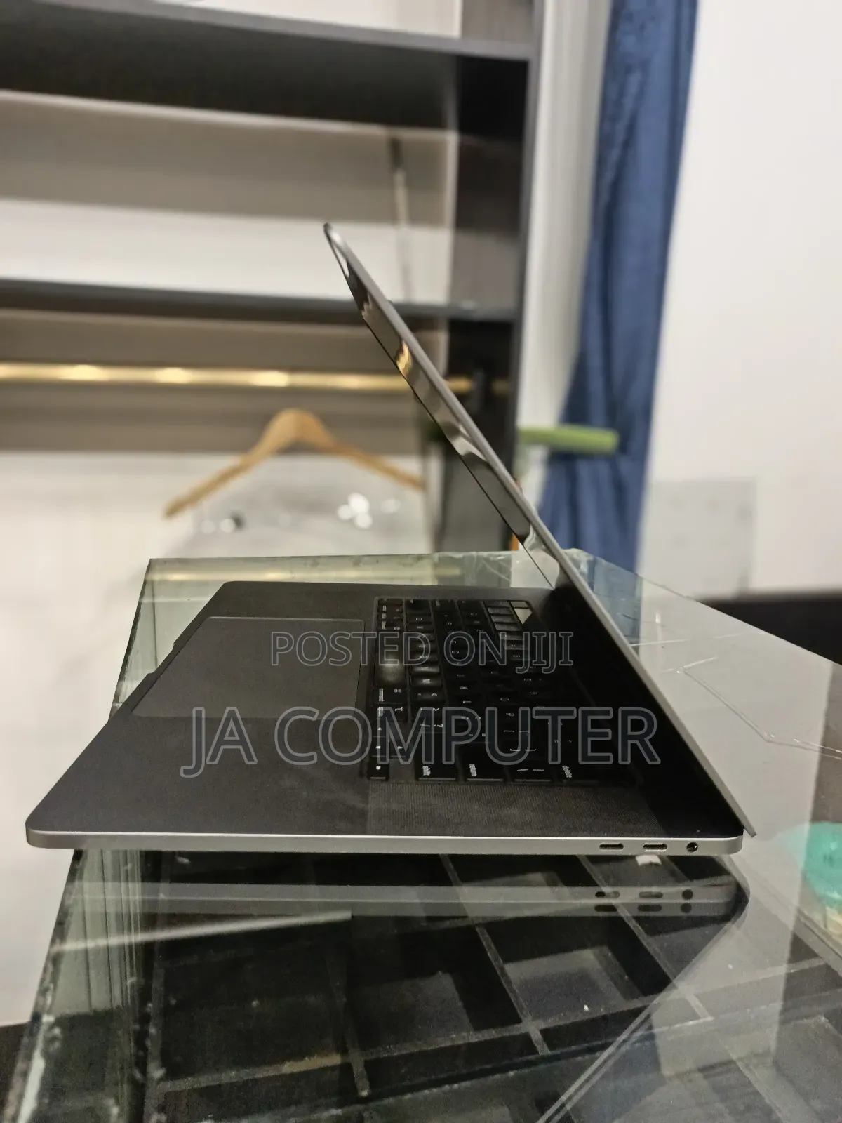 New Laptop Apple MacBook Pro 2019 16GB Intel Core I7 SSD 512GB