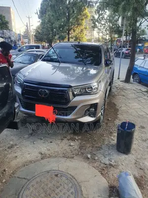 Toyota Hilux Revo Double Cab Deisel 2.8 AWD 2020 Gold