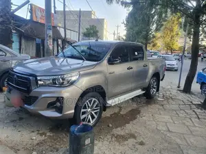 Photo - Toyota Hilux Revo Double Cab Deisel 2.8 AWD 2020 Gold