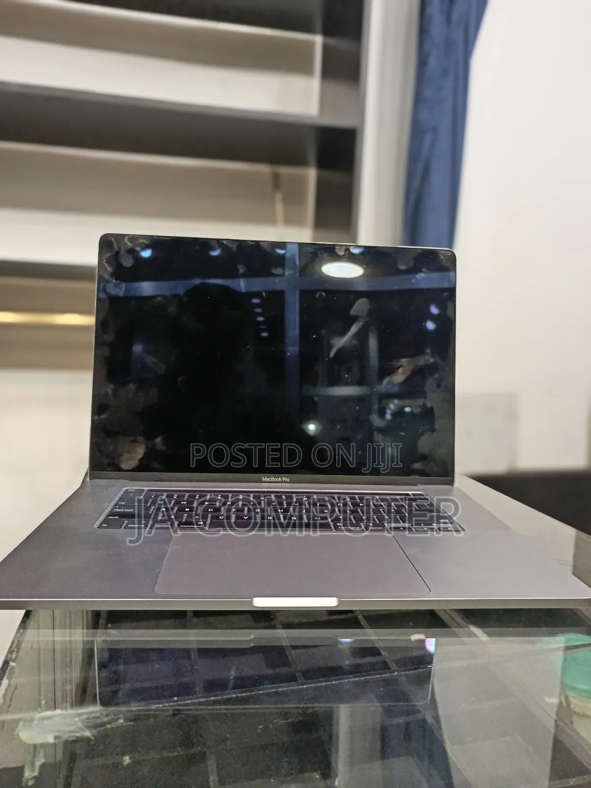 New Laptop Apple MacBook Pro 2019 16GB Intel Core I7 SSD 512GB