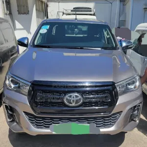 Toyota Hilux 2019 Gray