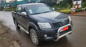 Photo - Toyota Hilux 2012 Gray