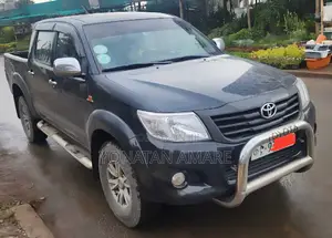 Toyota Hilux 2012 Gray
