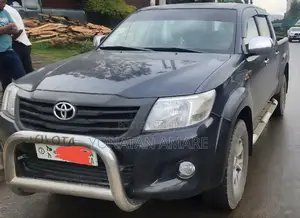 Toyota Hilux 2012 Gray