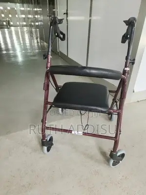 Photo - Walker起訴walker迒了walker的遊foldable Walker凳及european Walker