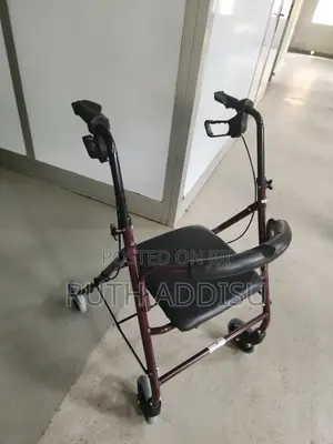 Photo - Foldable Walker並不almunium With Wheel Walker上升walker New