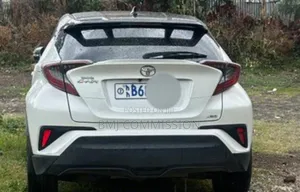 Photo - Toyota C-HR 2019 White