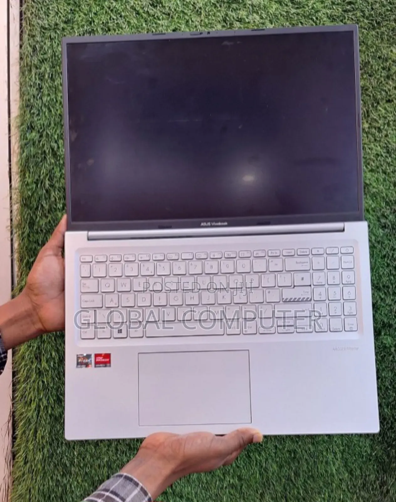 New Laptop Asus VivoBook W202 8GB AMD Ryzen 5 SSD 256GB