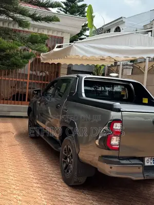 Toyota Hilux 2021 Gray
